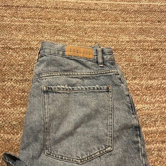 Jean shorts. Size Large but can fit as a XL - Picture 2 of 3